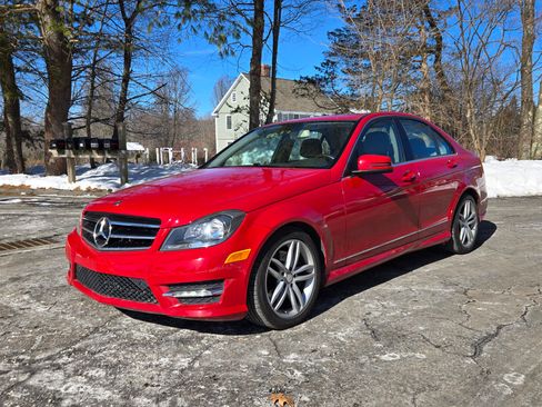 Used 2013 Mercedes-Benz C 300 4MATIC Sedan image 1