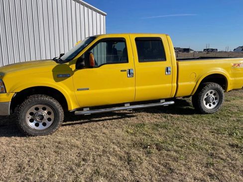 Used 2005 Ford F250 Lariat image 1