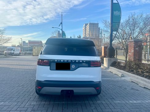 Used 2023 Land Rover Discovery S image 5