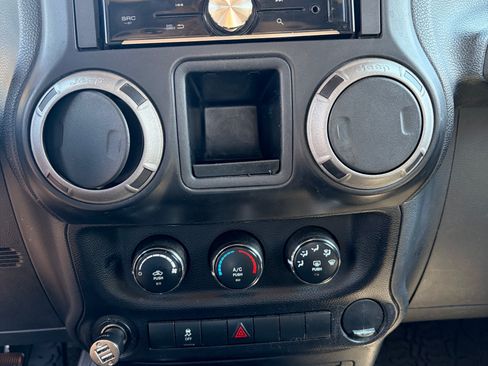 Used 2014 Jeep Wrangler Sport AWD/4WD image 8