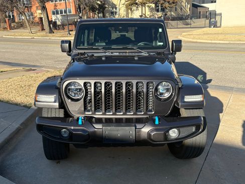 Used 2021 Jeep Wrangler Unlimited Sahara image 2