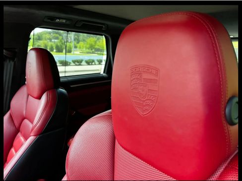 Used 2017 Porsche Cayenne Turbo S image 26