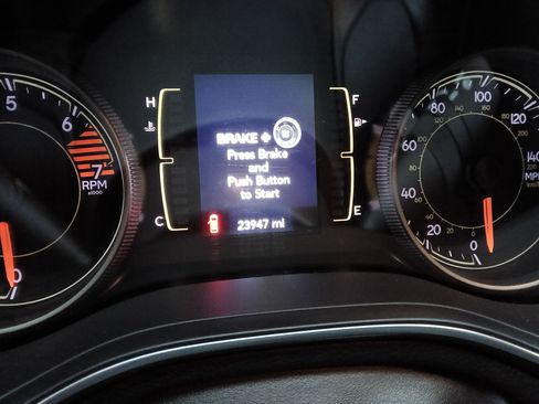 Used 2019 Jeep Cherokee Latitude Plus w/ Cold Weather Group image 11