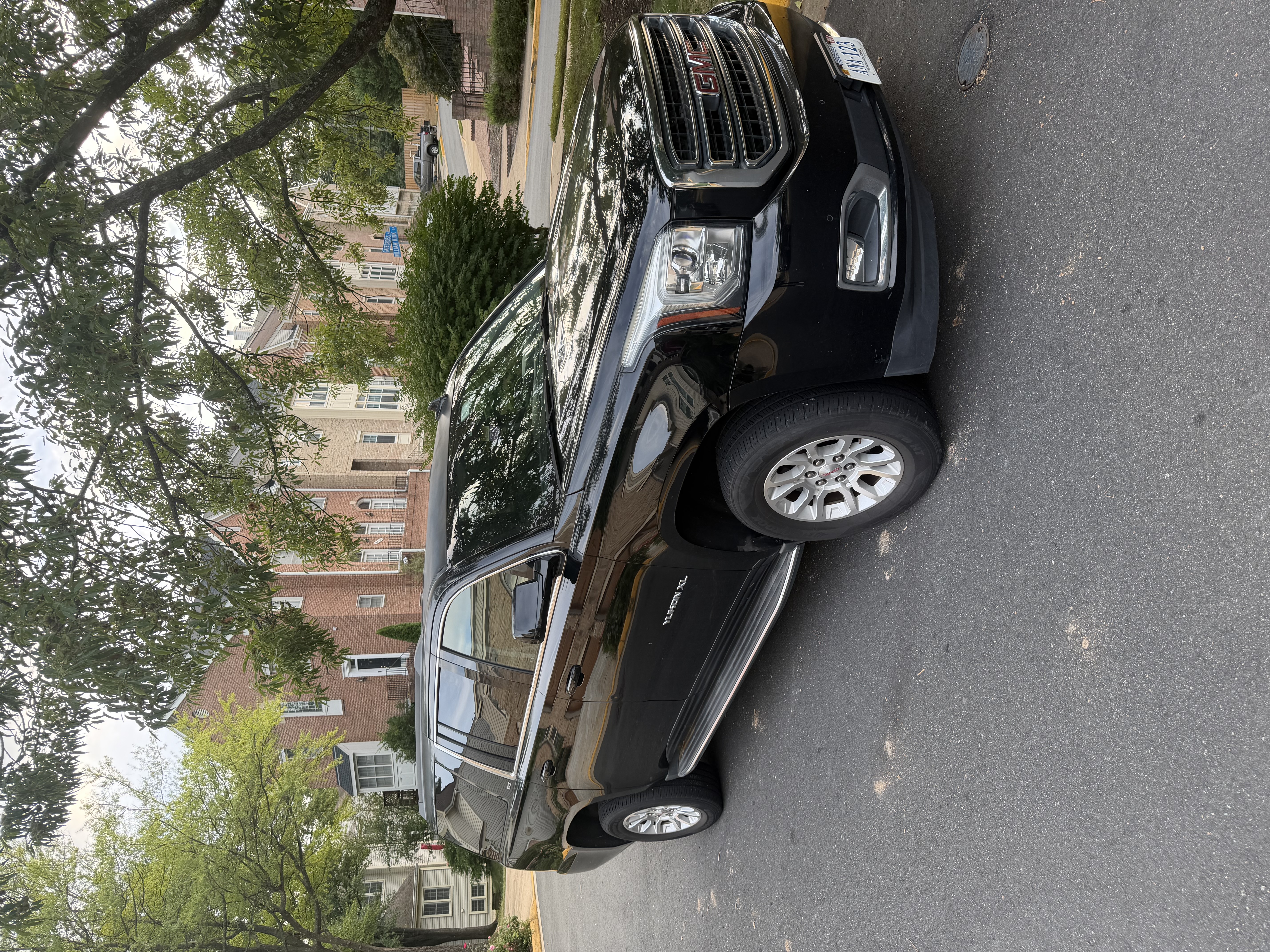 Used 2017 GMC Yukon XL SLT RWD image 2