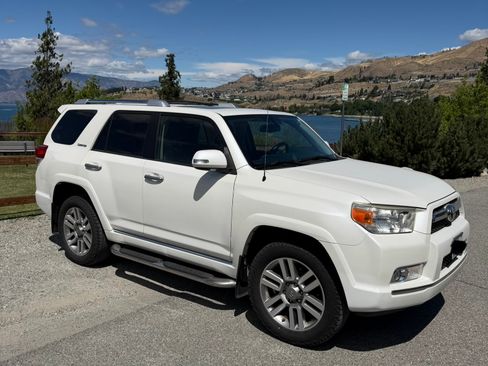 Used 2012 Toyota 4Runner Limited w/ Convenience Pkg AWD/4WD image 8