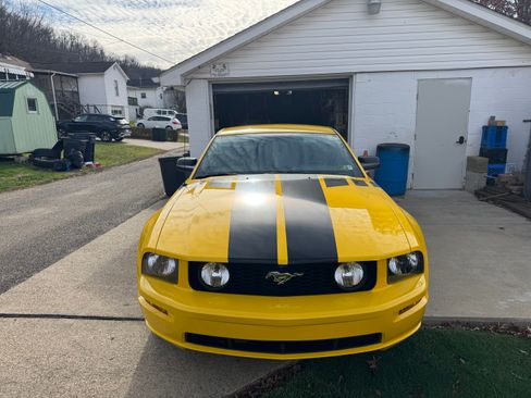 Used 2005 Ford Mustang GT Premium image 5