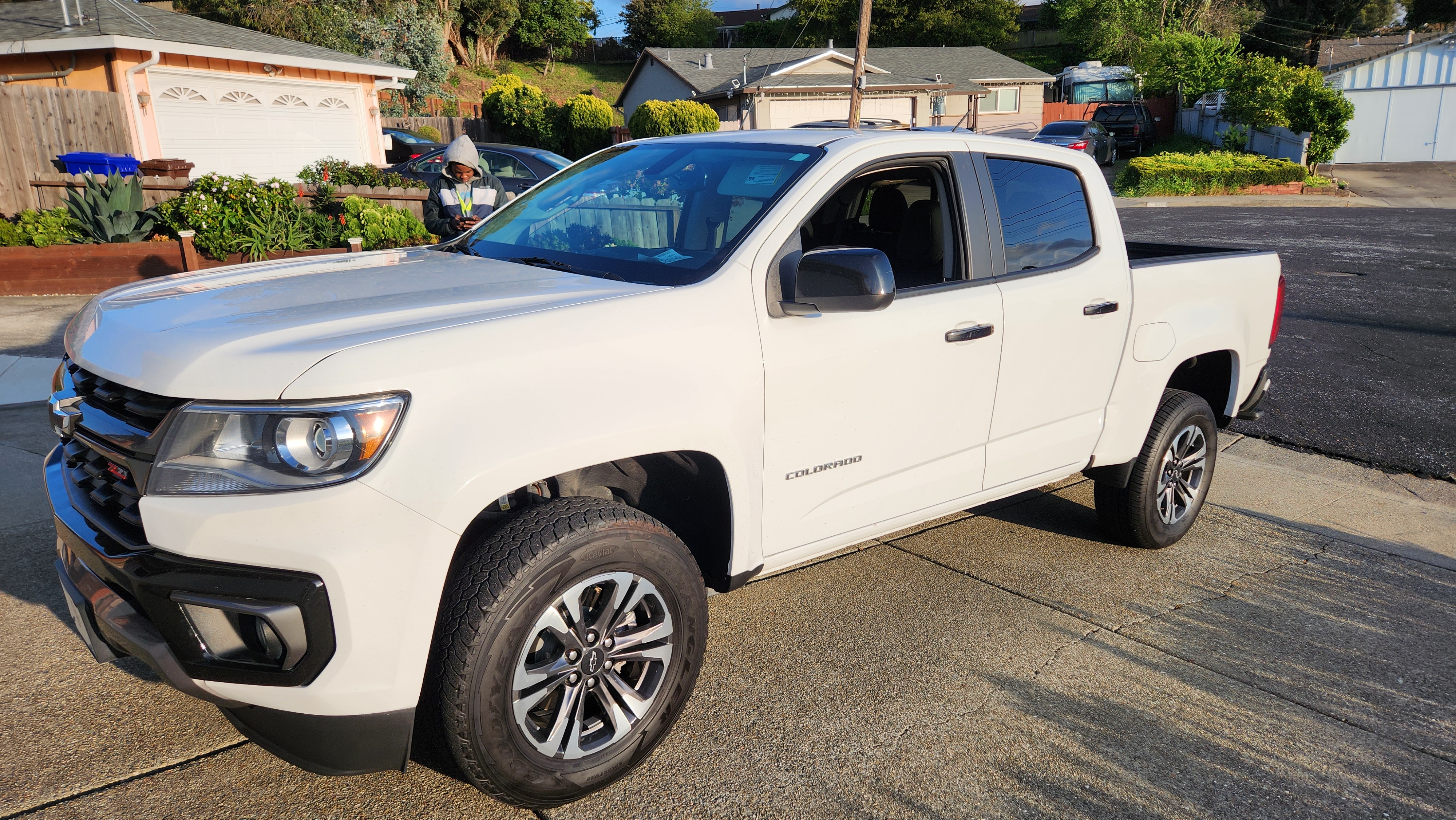 Used 2022 Chevrolet Colorado Z71 AWD/4WD image 2