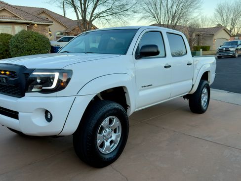 Used 2010 Toyota Tacoma 4x4 Double Cab image 2