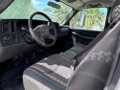 Used 2005 Chevrolet Silverado 3500 2WD Regular Cab image 10