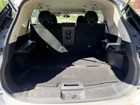 Used 2018 Nissan Rogue S AWD/4WD image 2