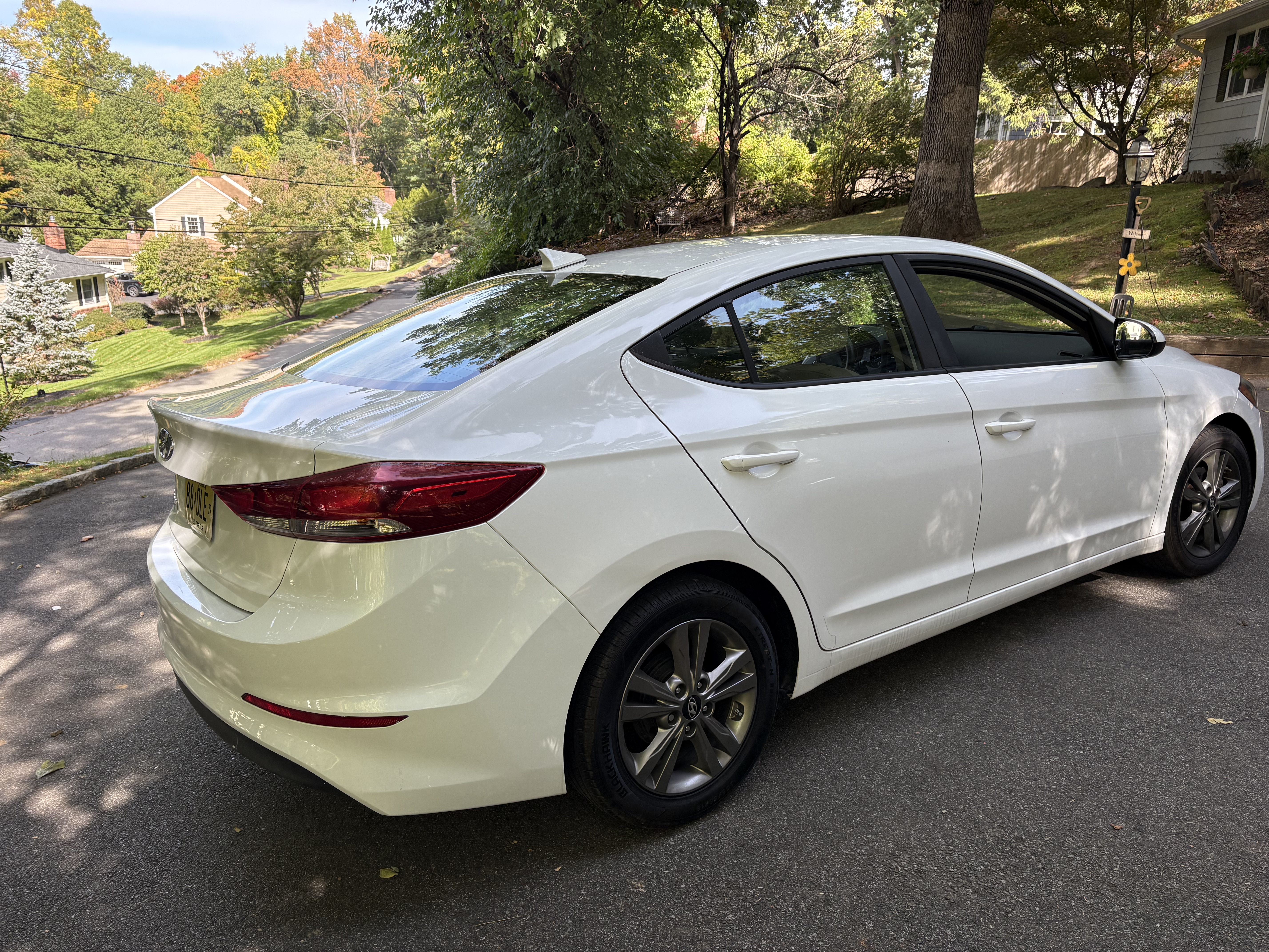 Used 2017 Hyundai Elantra SE FWD image 8