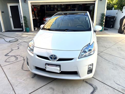 Used 2011 Toyota Prius Four w/ Solar Roof Pkg FWD image 1