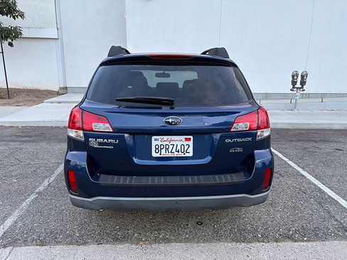 Used 2011 Subaru Outback 2.5i Premium w/ All-Weather Pkg AWD/4WD image 5