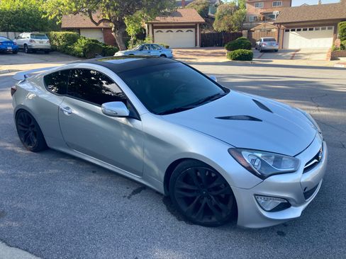 Used 2013 Hyundai Genesis 3.8 image 6