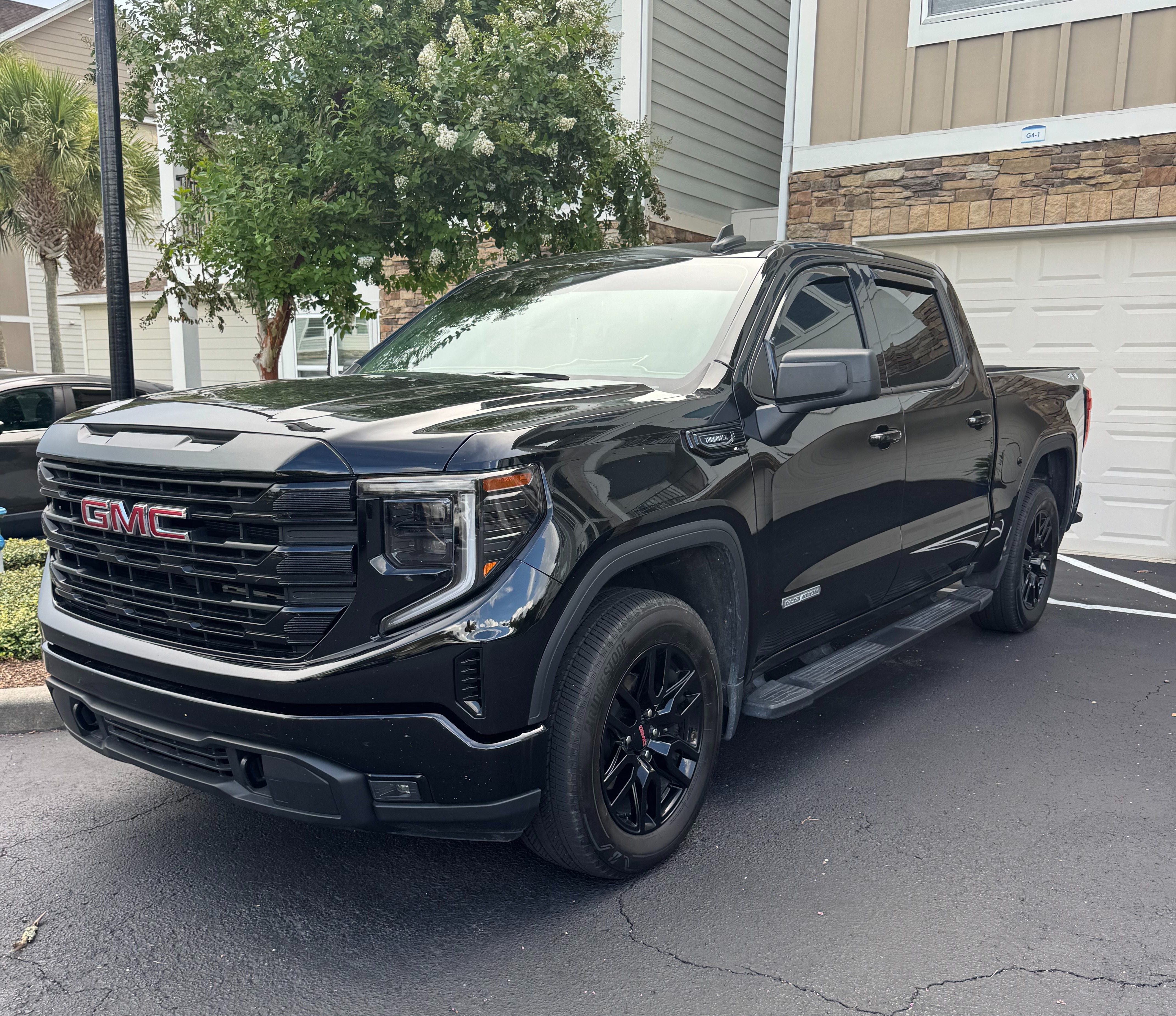 Used 2025 GMC Sierra 1500 Elevation AWD/4WD image 1