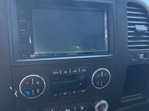 Used 2009 Chevrolet Silverado 2500 LT w/ Exterior Plus Package image 13