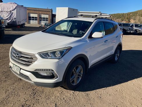 Used 2017 Hyundai Santa Fe Sport image 2