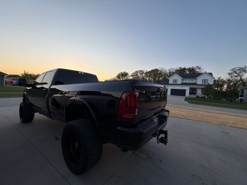Used 2025 RAM 3500 Limited AWD/4WD image 13