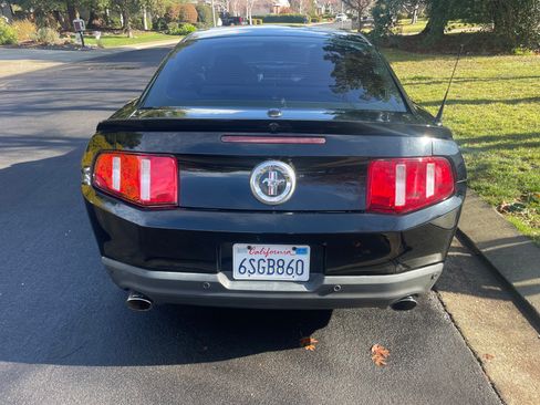 Used 2012 Ford Mustang Premium image 4