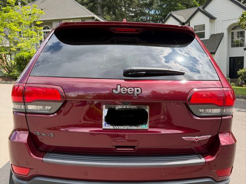Used 2017 Jeep Grand Cherokee Trailhawk AWD/4WD image 8