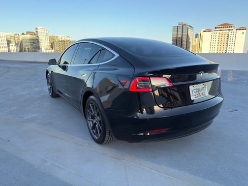 Used 2018 Tesla Model 3 Long Range RWD image 10