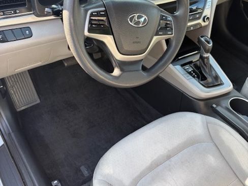 Used 2017 Hyundai Elantra SE image 14