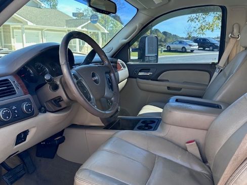 Used 2009 GMC Sierra 2500 SLT w/ Suspension Package, Off-Road image 11