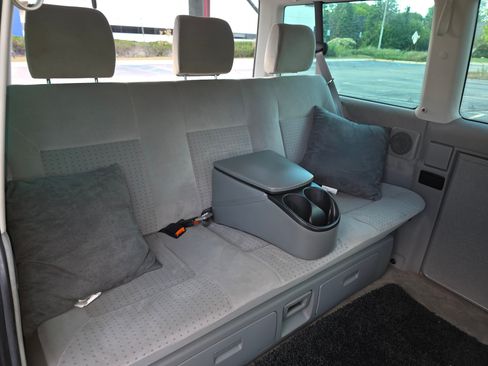 Used 2003 Volkswagen Eurovan MV image 17