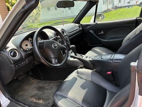 Used 2003 MAZDA MX-5 Miata LS RWD image 11