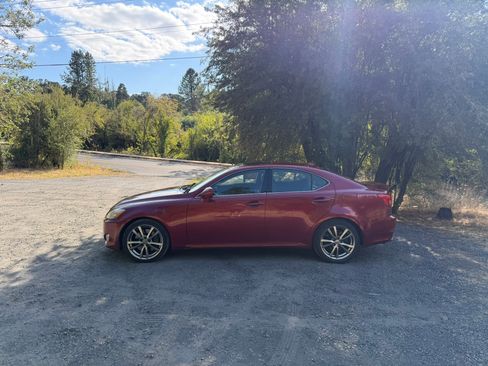 Used 2008 Lexus IS 350 RWD image 2