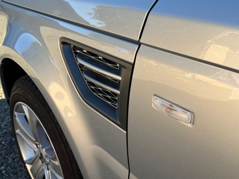Used 2010 Land Rover Range Rover Sport Supercharged image 8