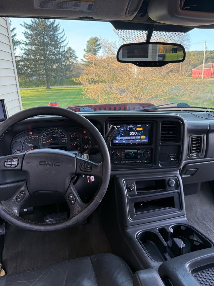 Used 2004 GMC Sierra 2500 SLT w/ Heavy-Duty Power Package AWD/4WD image 5