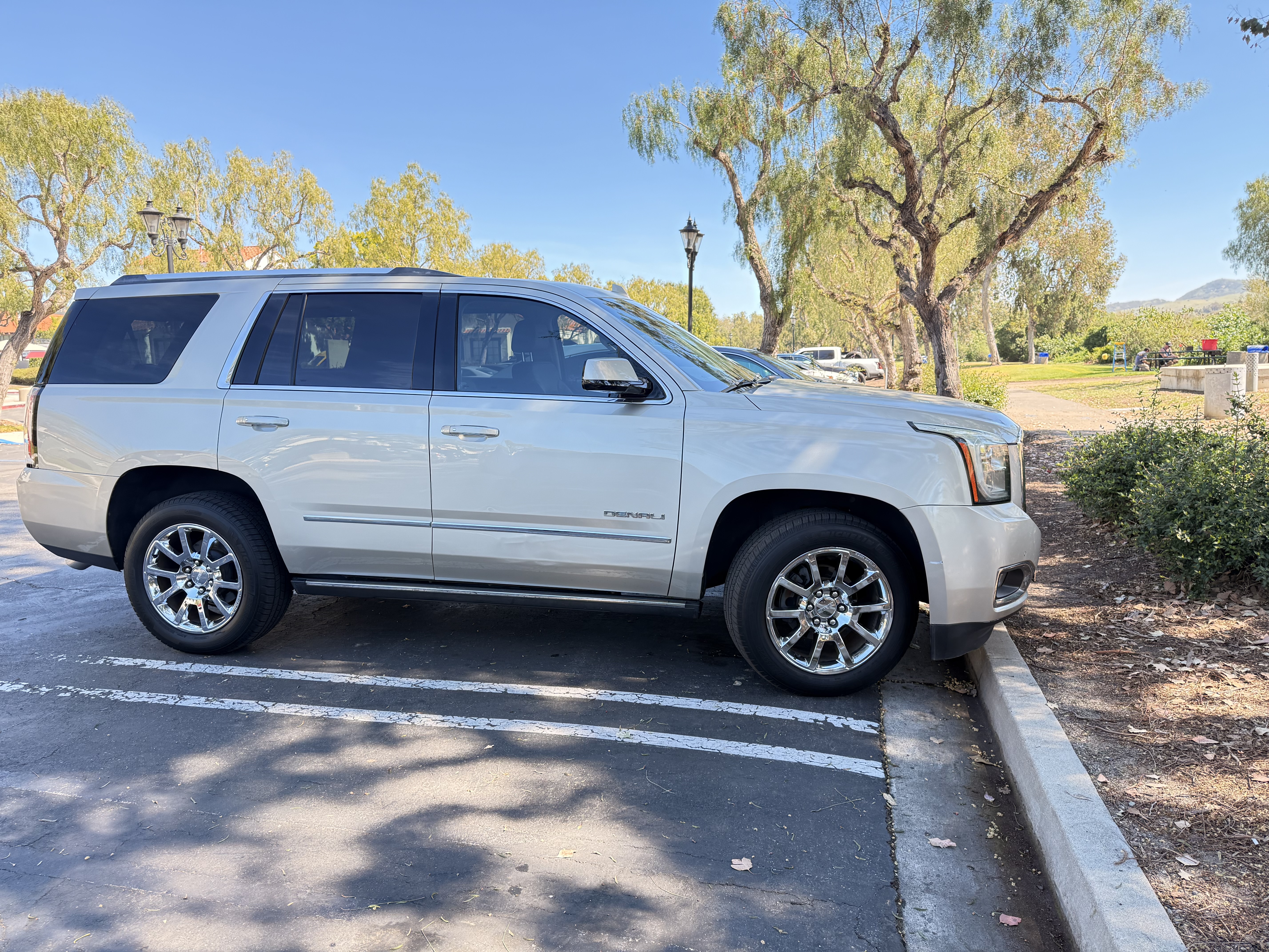 Used 2016 GMC Yukon Denali w/ Open Road Package AWD/4WD image 9