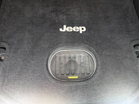 Used 2017 Jeep Wrangler Unlimited Sahara w/ Max Tow Package AWD/4WD image 29