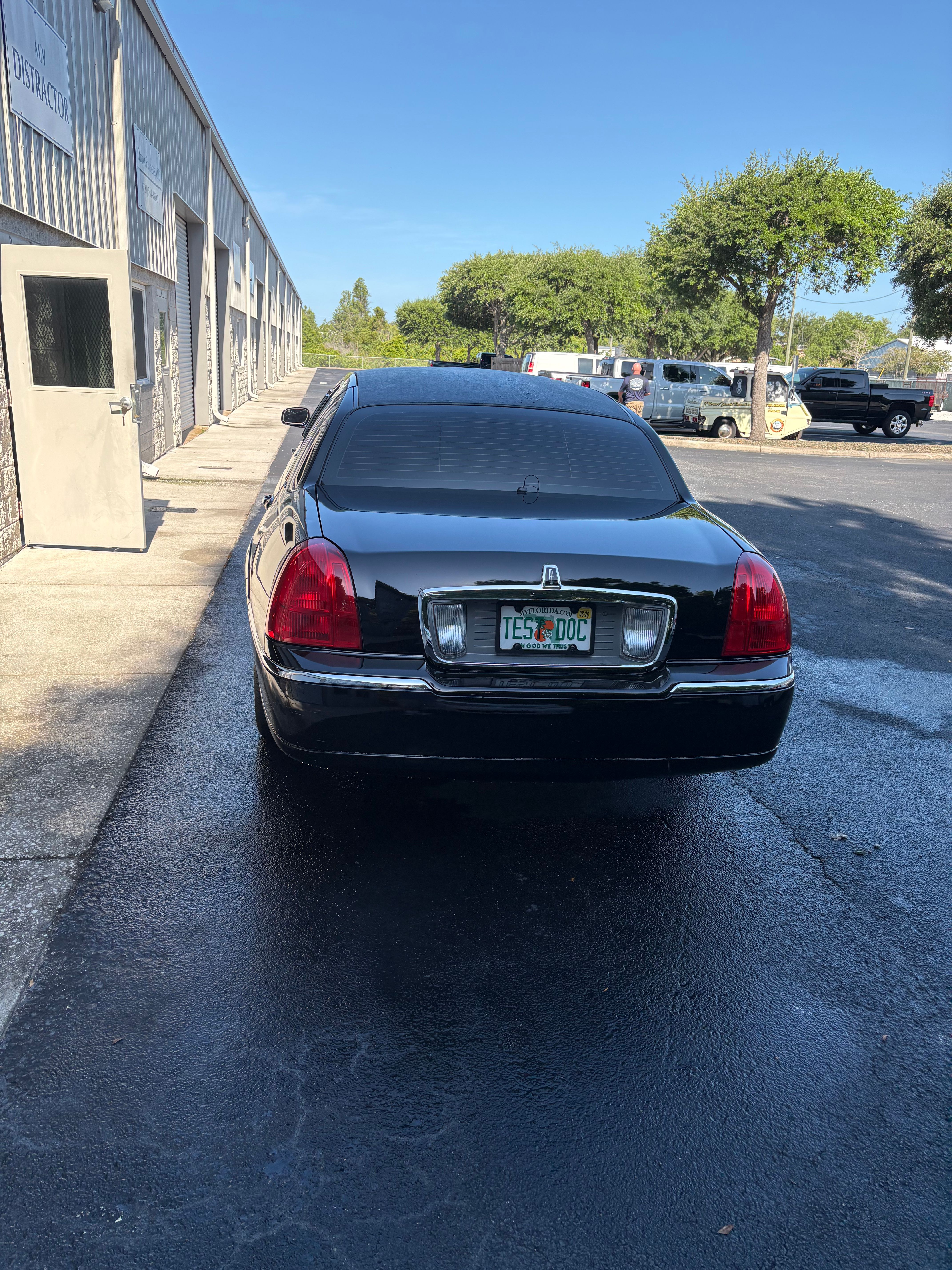 Used 2006 Lincoln Town Car Executive RWD image 13