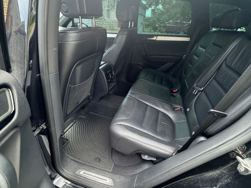 Used 2014 Volkswagen Touareg VR6 AWD/4WD image 9
