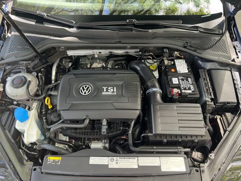Used 2019 Volkswagen Golf R 4-Door AWD/4WD image 18