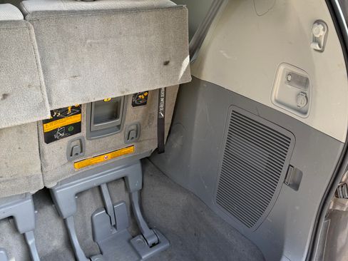 Used 2013 Toyota Sienna LE image 16