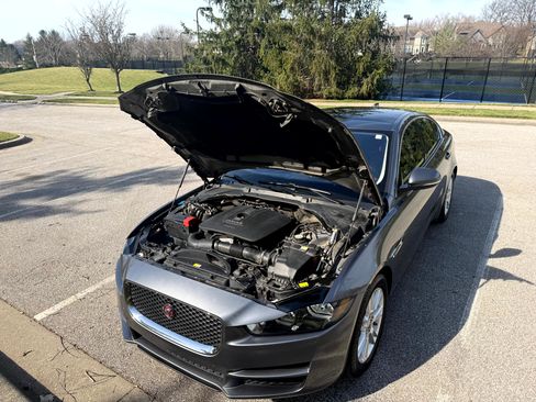 Used 2017 Jaguar XE Premium image 15