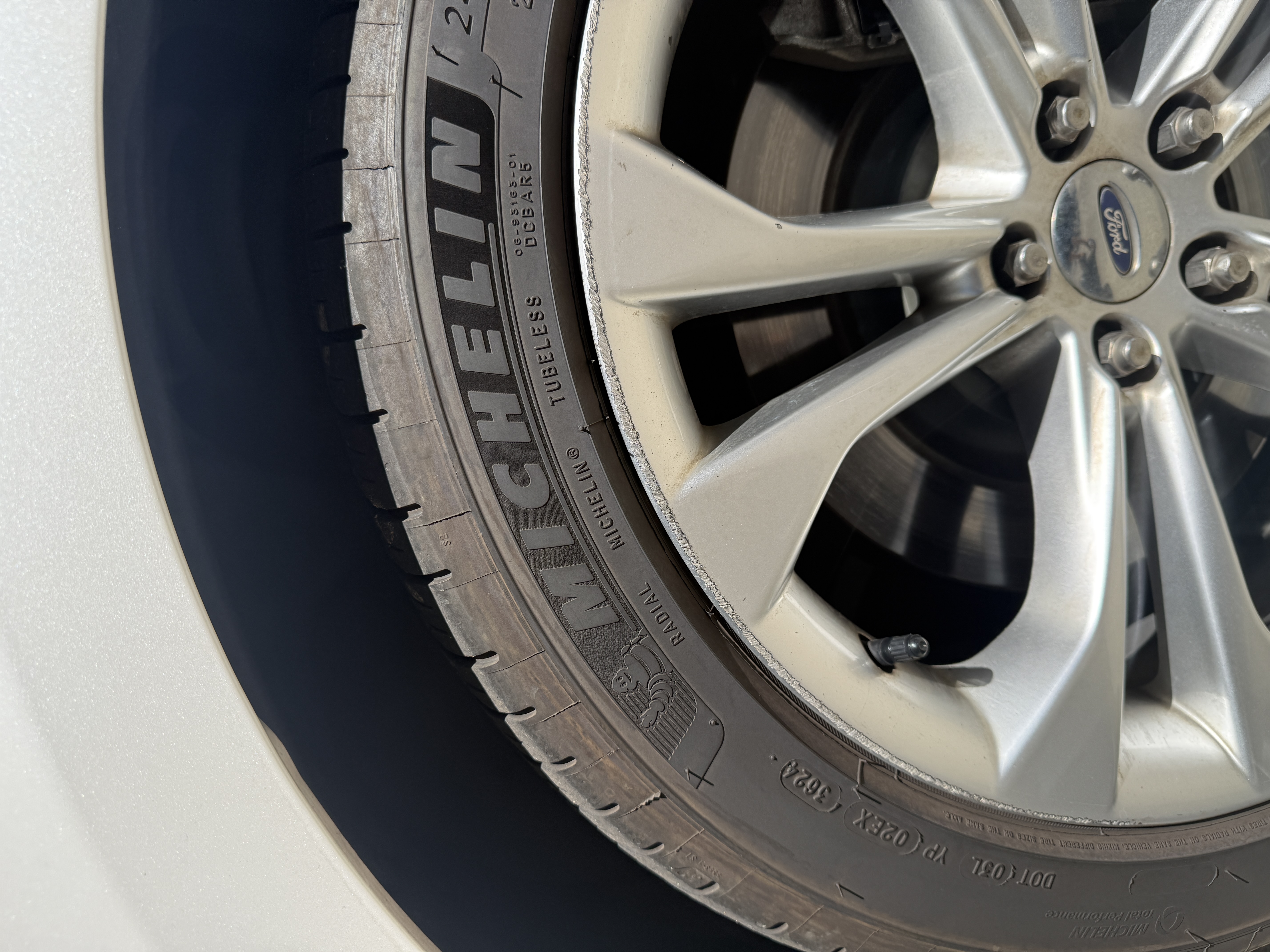 Used 2013 Ford Taurus SHO AWD/4WD image 16