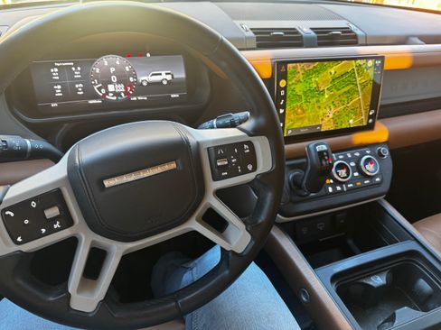 Used 2023 Land Rover Defender 130 First Edition image 11