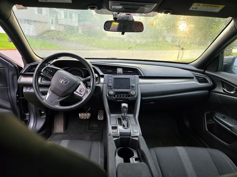 Used 2018 Honda Civic Sport image 8