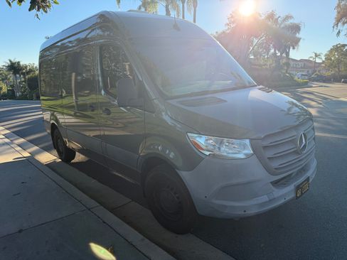 Used 2020 Mercedes-Benz Sprinter 2500 image 4