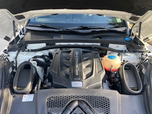 Used 2018 Porsche Macan S image 9