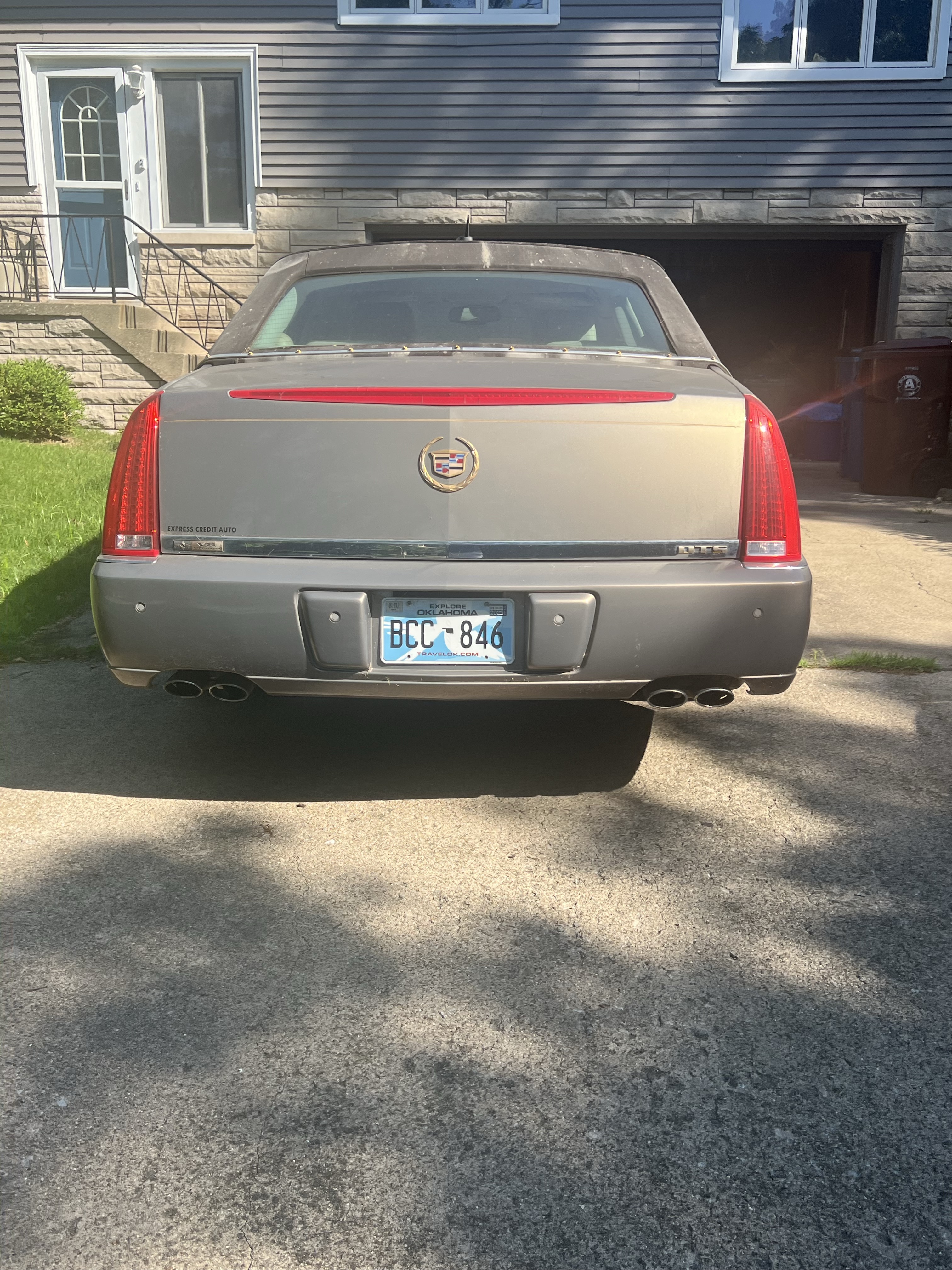 Used 2006 Cadillac DTS w/ Trunk Convenience Package FWD image 4