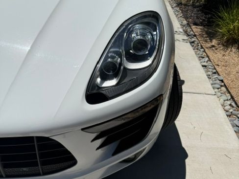 Used 2018 Porsche Macan Sport Edition AWD/4WD image 17