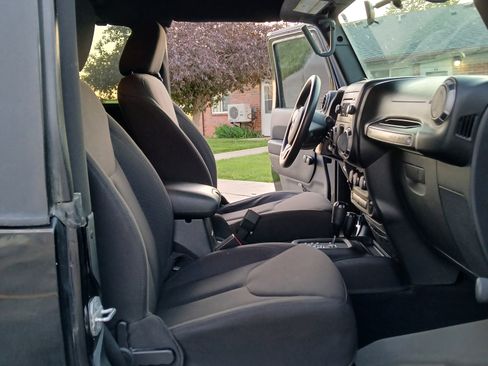 Used 2014 Jeep Wrangler Sport AWD/4WD image 24