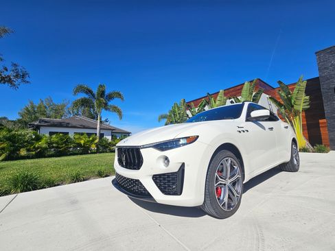 Used 2022 Maserati Levante Modena image 4