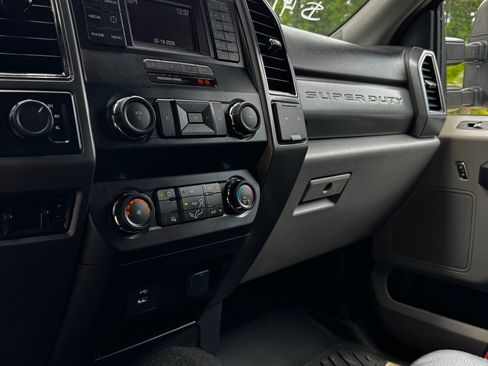 Used 2019 Ford F250 XLT AWD/4WD image 11