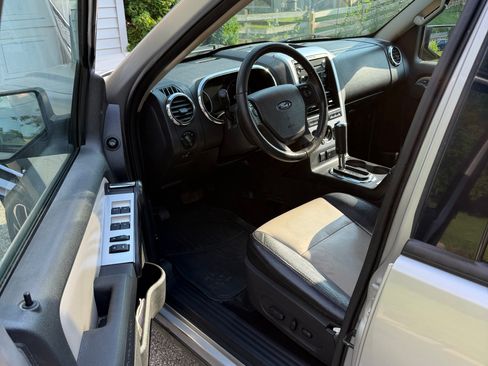 Used 2008 Ford Explorer XLT AWD/4WD image 2
